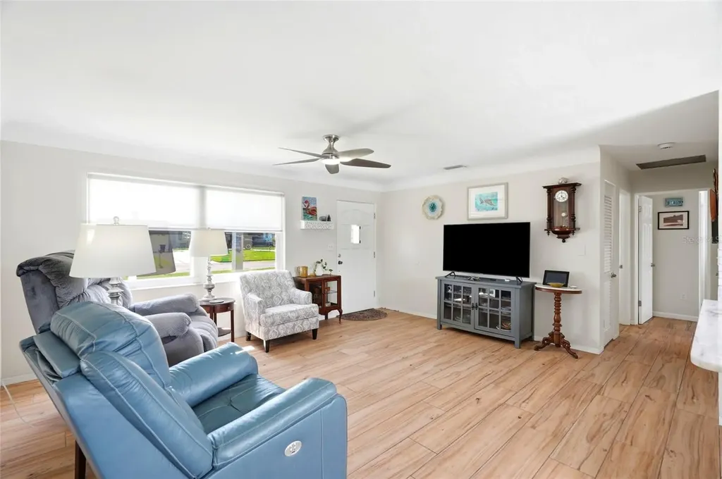 4822 60th Way N Kenneth City FL 33709