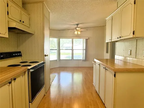 4550 Charter Street Zephyrhills FL 33542