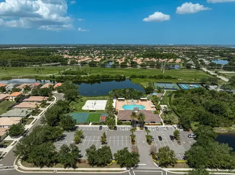 915 Fairwaycove Lane Bradenton FL 34212