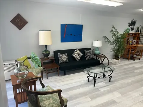 445 32nd Avenue N St Petersburg FL 33704