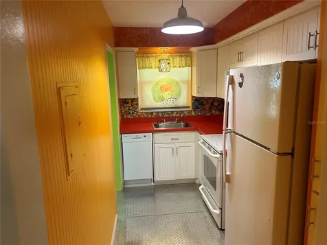 445 32nd Avenue N St Petersburg FL 33704