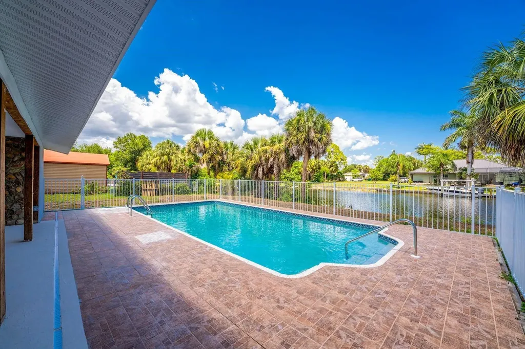 18321 Wolbrette Circle Port Charlotte FL 33948
