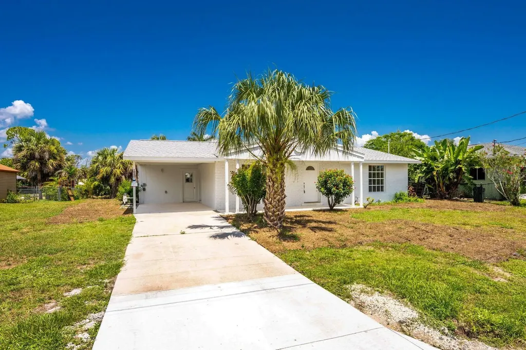 18321 Wolbrette Circle Port Charlotte FL 33948