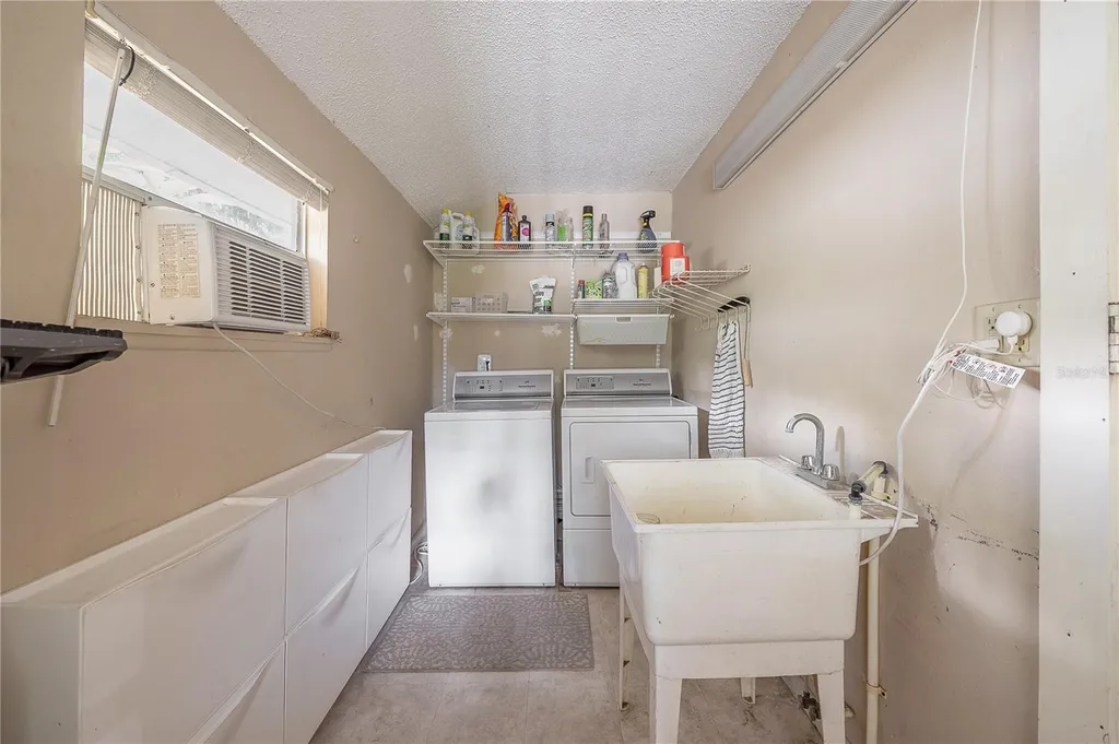 5207 N Suwanee Avenue Tampa FL 33603