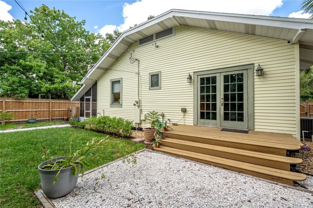 5207 N Suwanee Avenue Tampa FL 33603