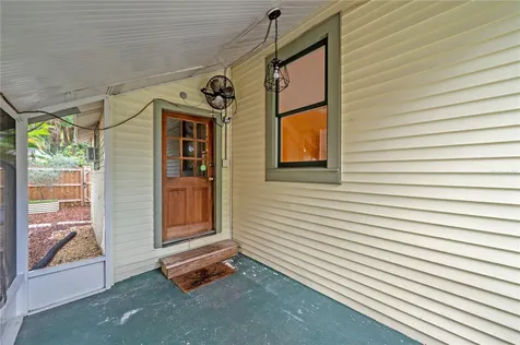 5207 N Suwanee Avenue Tampa FL 33603