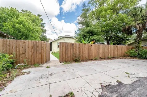 5207 N Suwanee Avenue Tampa FL 33603