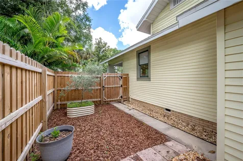 5207 N Suwanee Avenue Tampa FL 33603