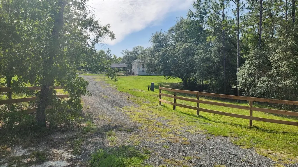 2251 SE 146th Circle Morriston FL 32668