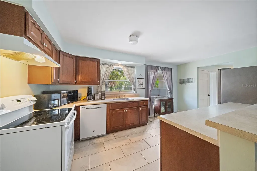 1210 Doris Drive Sarasota FL 34243