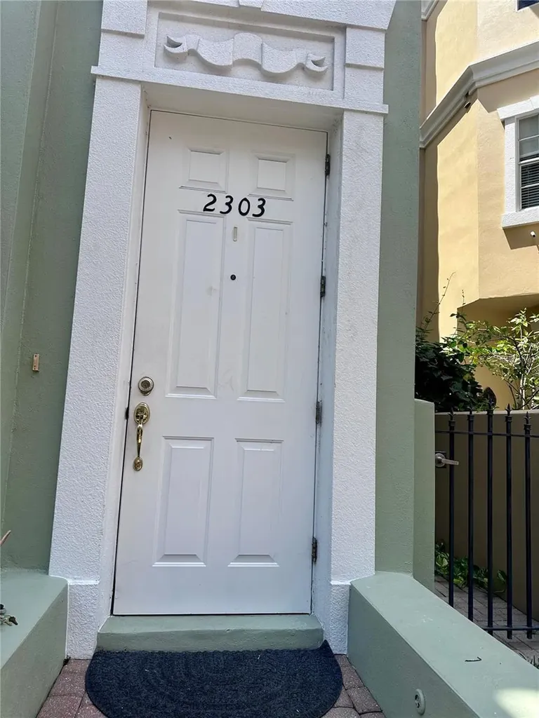 2303 Kensington Garden Lane Tampa FL 33609