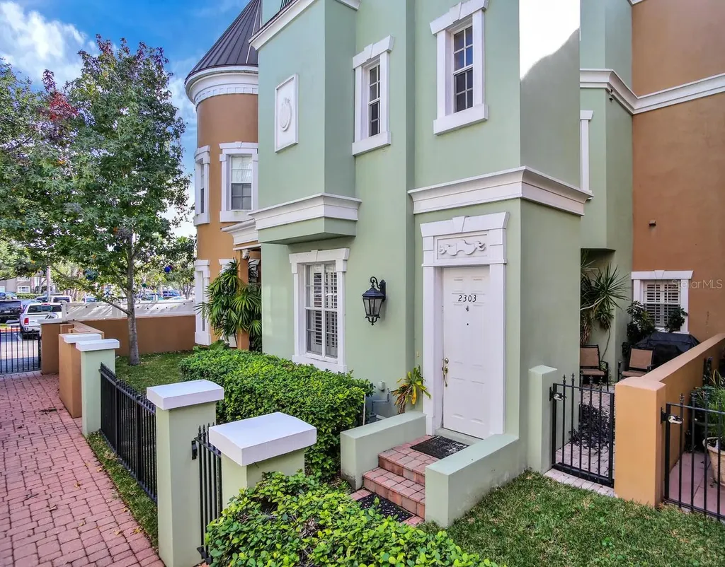 2303 Kensington Garden Lane Tampa FL 33609