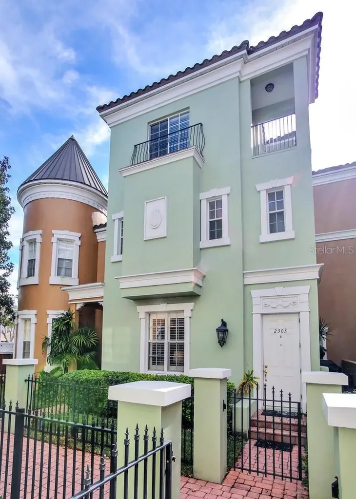 2303 Kensington Garden Lane Tampa FL 33609
