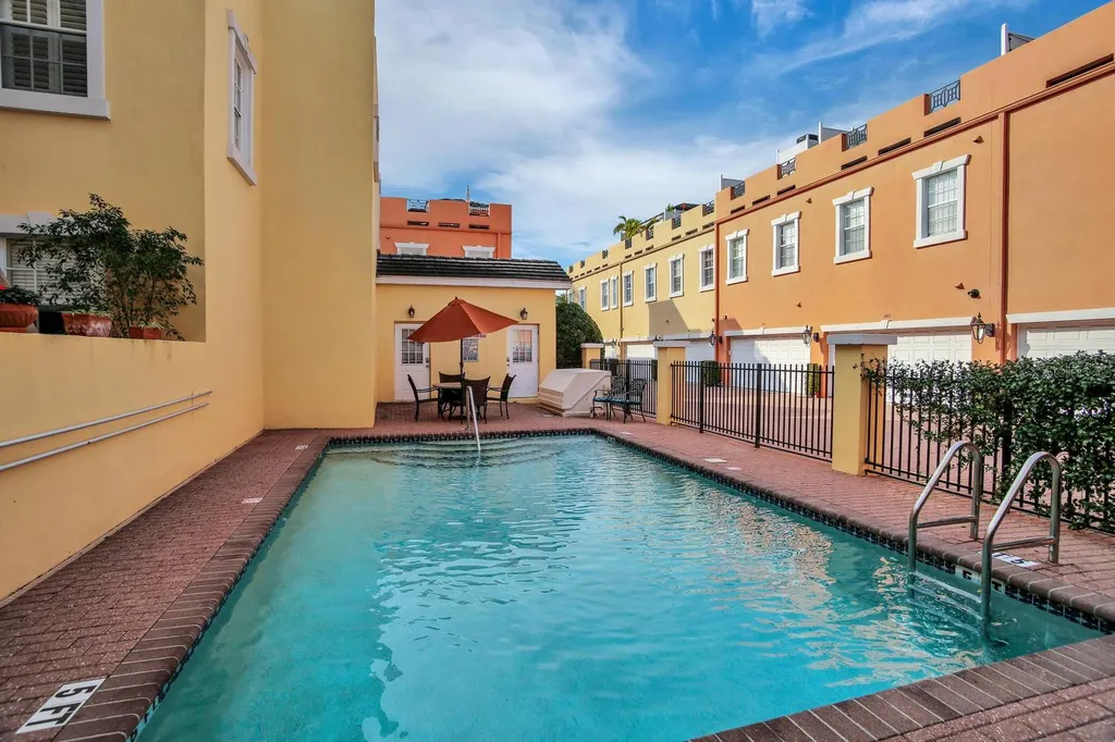 2303 Kensington Garden Lane Tampa FL 33609