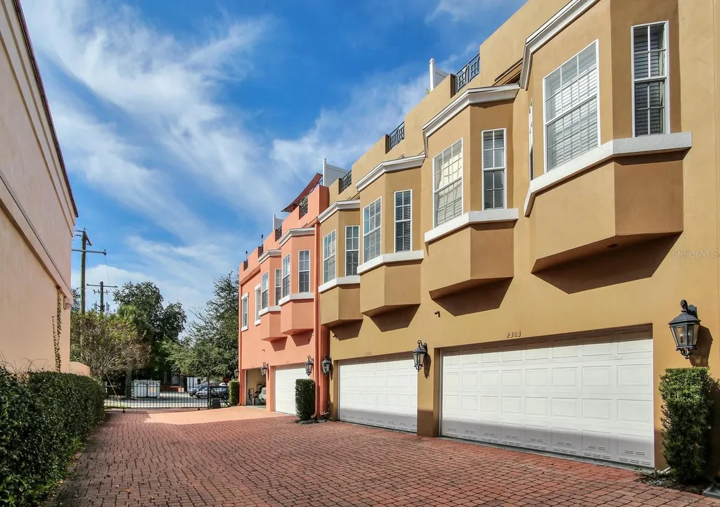 2303 Kensington Garden Lane Tampa FL 33609