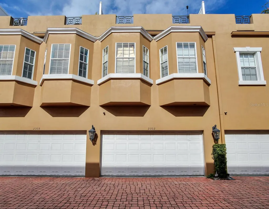 2303 Kensington Garden Lane Tampa FL 33609
