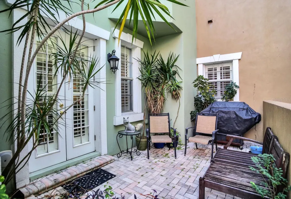 2303 Kensington Garden Lane Tampa FL 33609