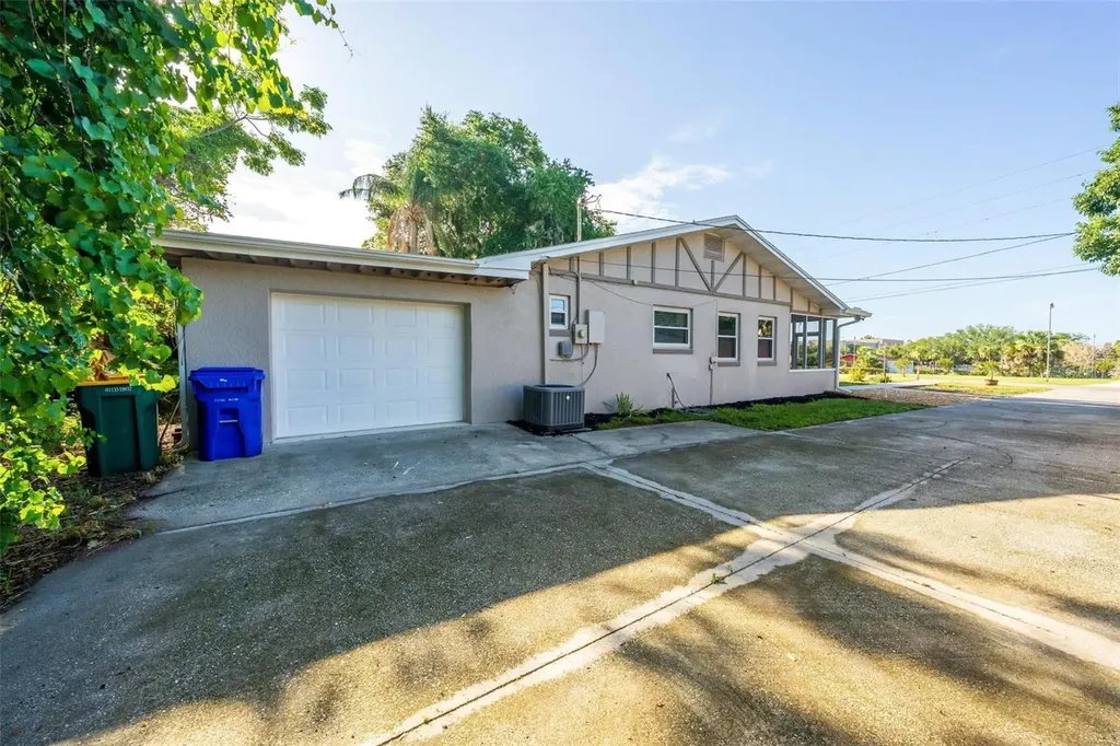 610 W Maud Street Tavares FL 32778