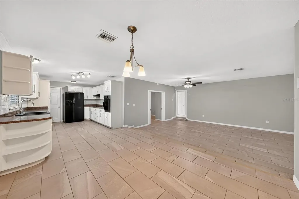 610 W Maud Street Tavares FL 32778