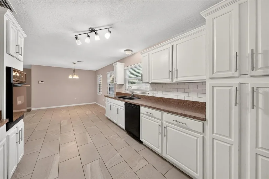 610 W Maud Street Tavares FL 32778