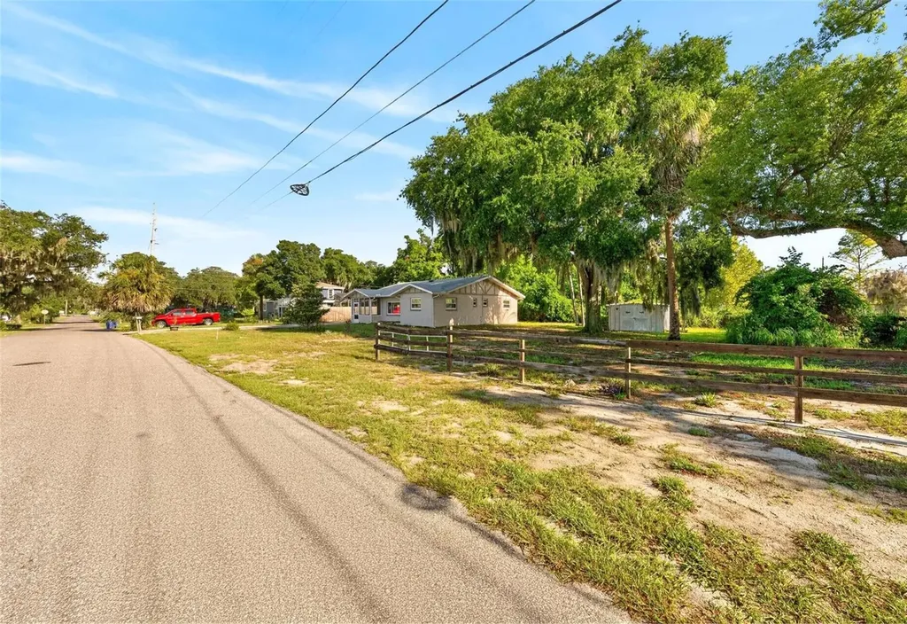610 W Maud Street Tavares FL 32778