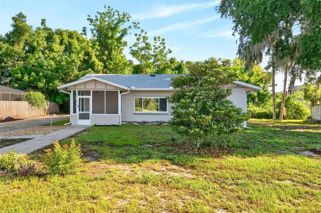 610 W Maud Street Tavares FL 32778