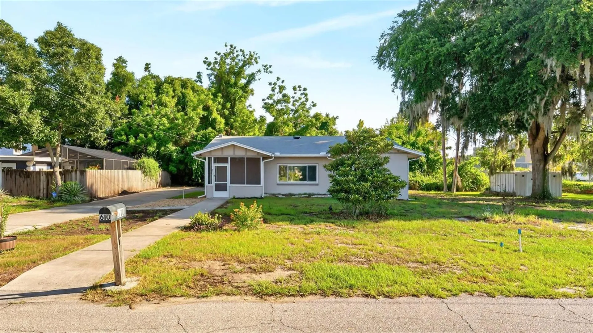 610 W Maud Street Tavares FL 32778