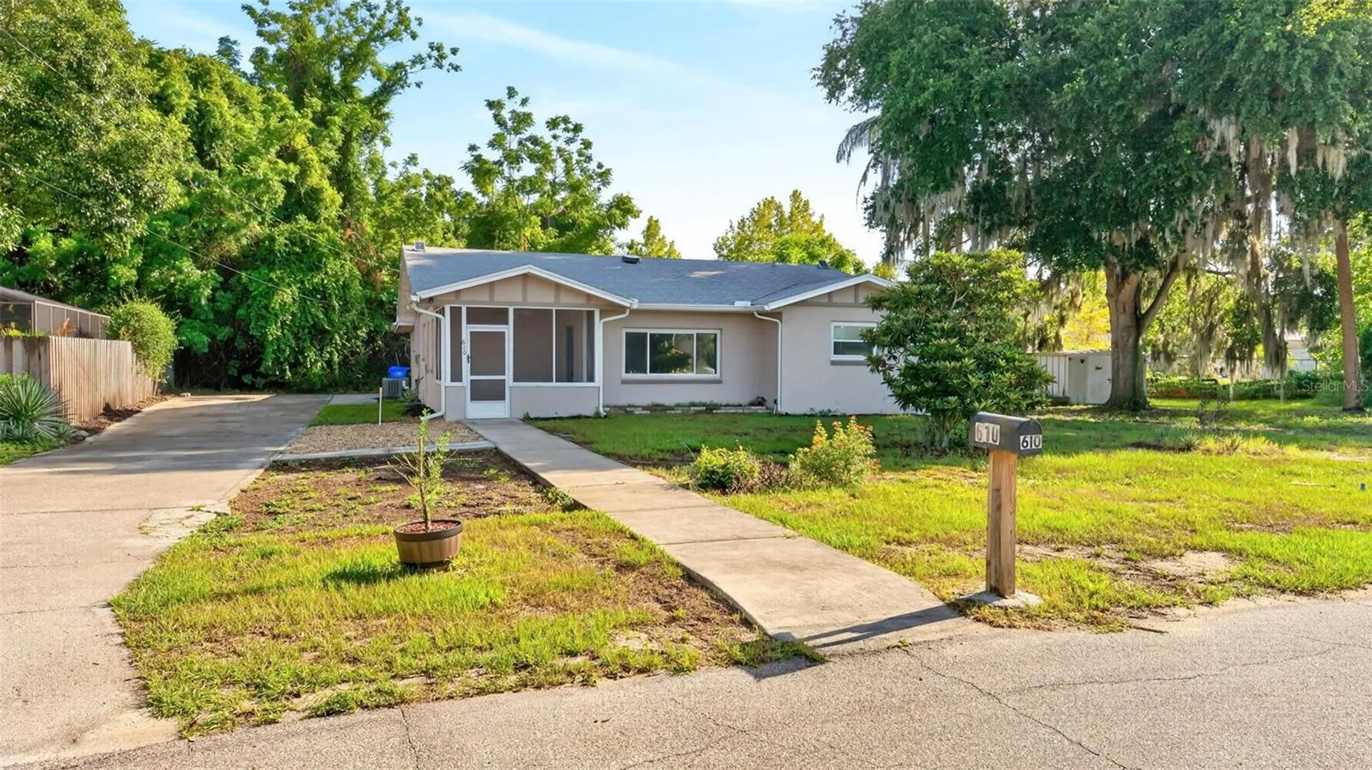 610 W Maud Street Tavares FL 32778