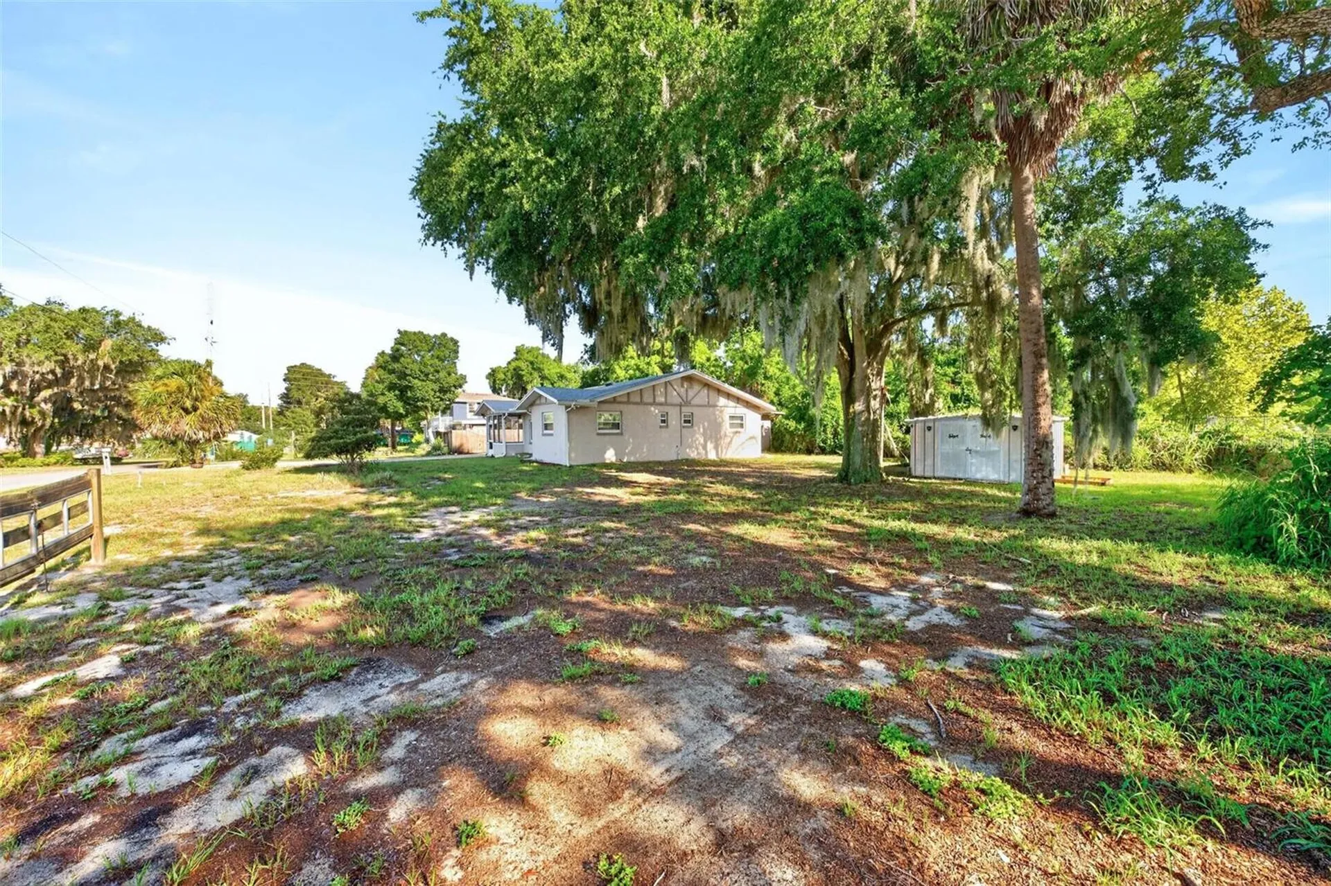 610 W Maud Street Tavares FL 32778