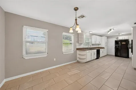 610 W Maud Street Tavares FL 32778