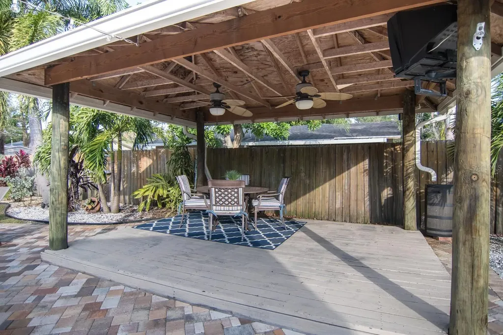 528 59th Way S St Petersburg FL 33707