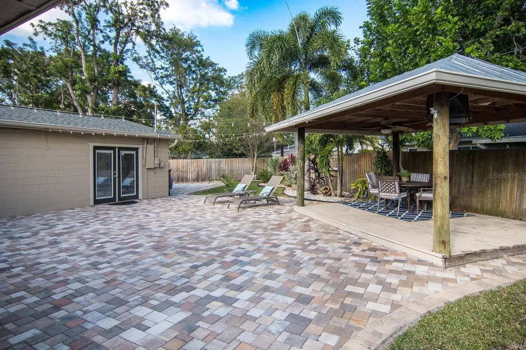 528 59th Way S St Petersburg FL 33707