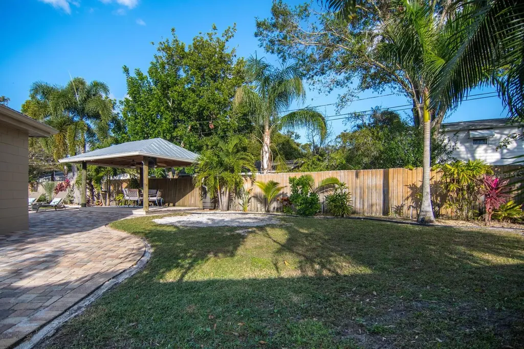 528 59th Way S St Petersburg FL 33707