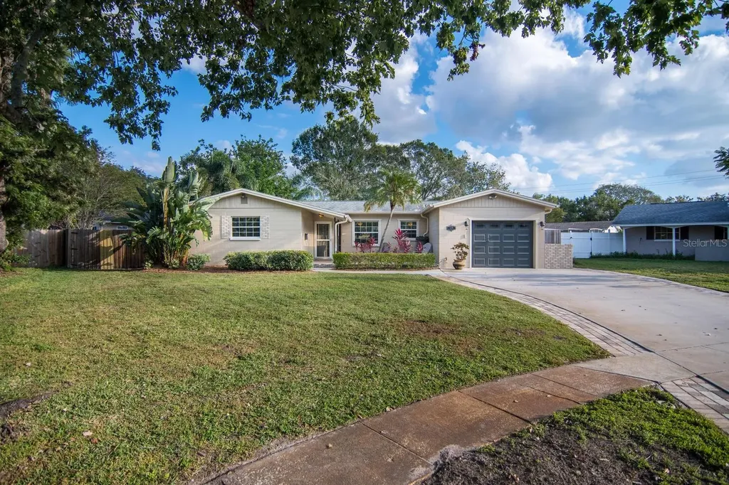 528 59th Way S St Petersburg FL 33707