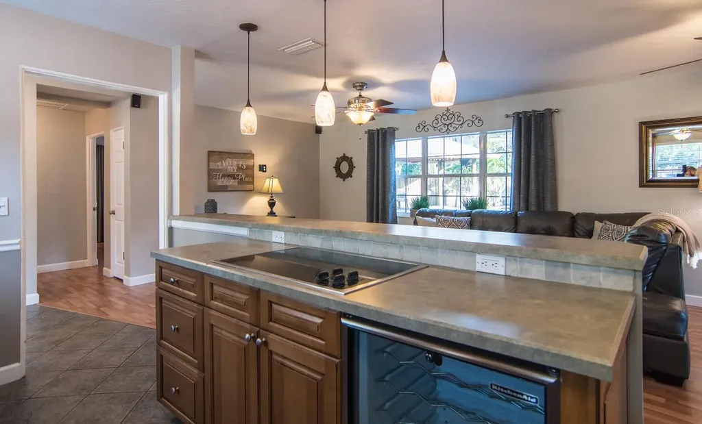 528 59th Way S St Petersburg FL 33707