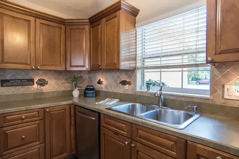 528 59th Way S St Petersburg FL 33707