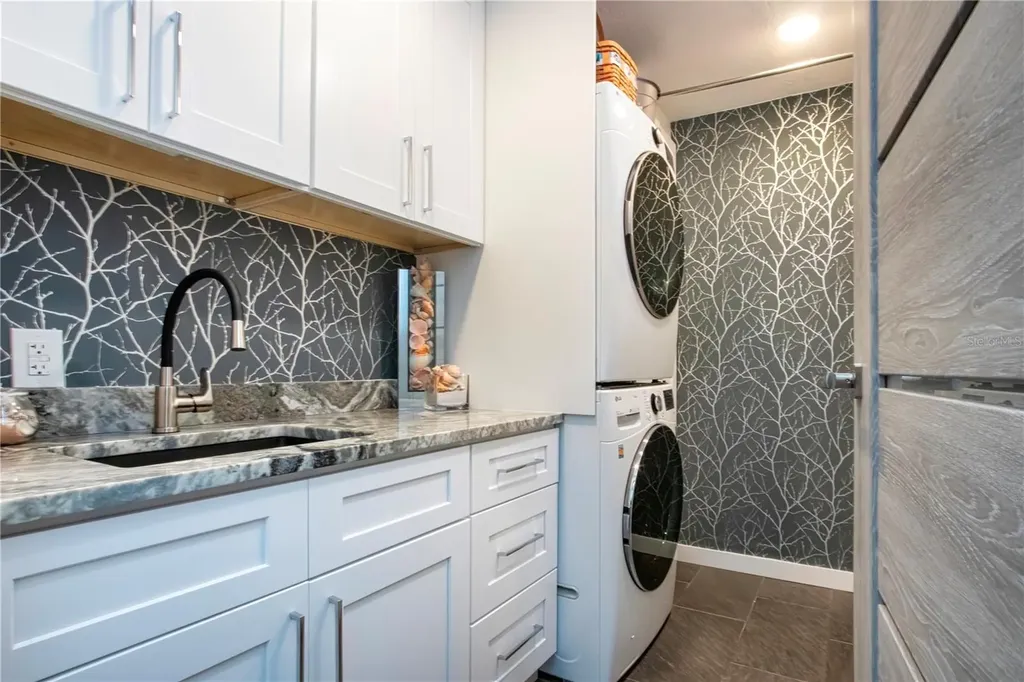3915 Somerset Drive Sarasota FL 34242