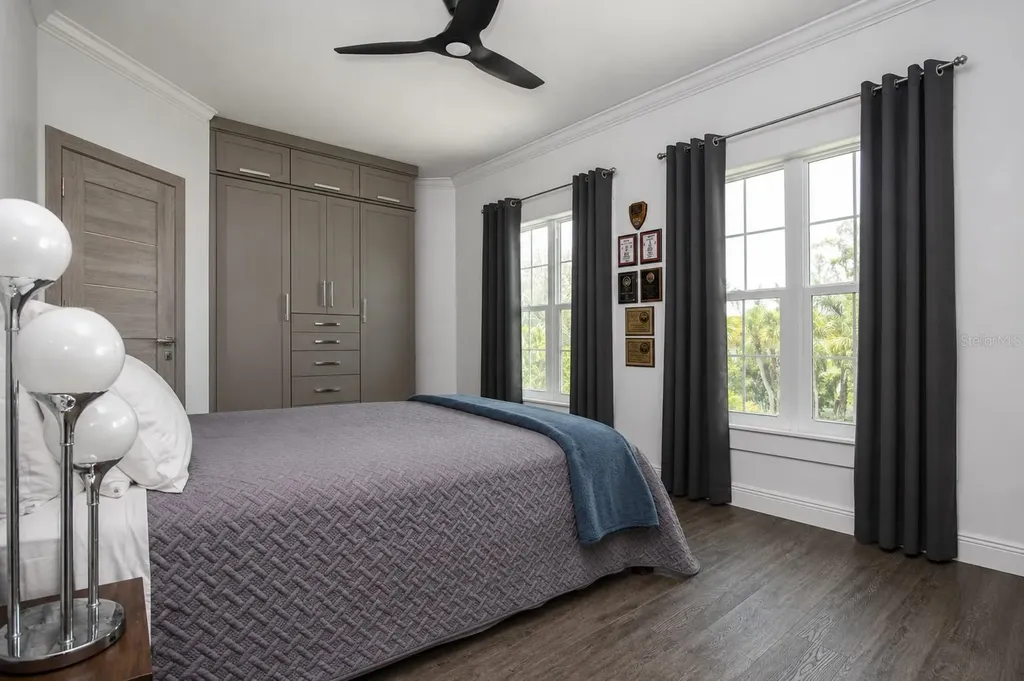 3915 Somerset Drive Sarasota FL 34242
