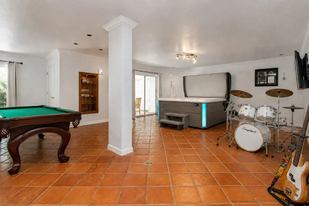 3915 Somerset Drive Sarasota FL 34242