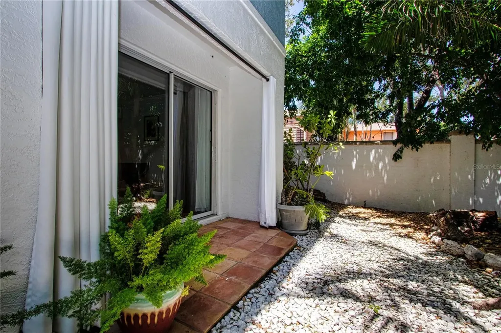 3915 Somerset Drive Sarasota FL 34242