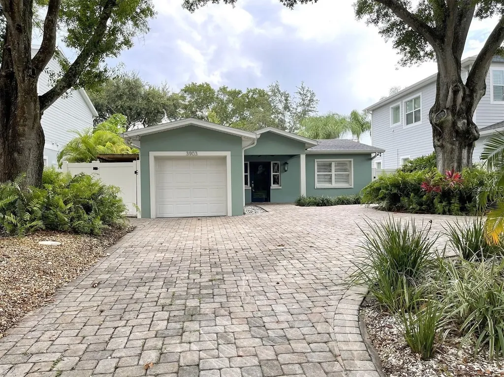 3903 W Corona Street Tampa FL 33629