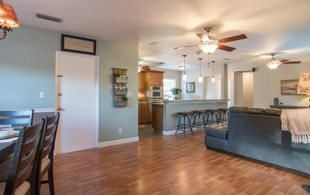 528 59th Way S St Petersburg FL 33707
