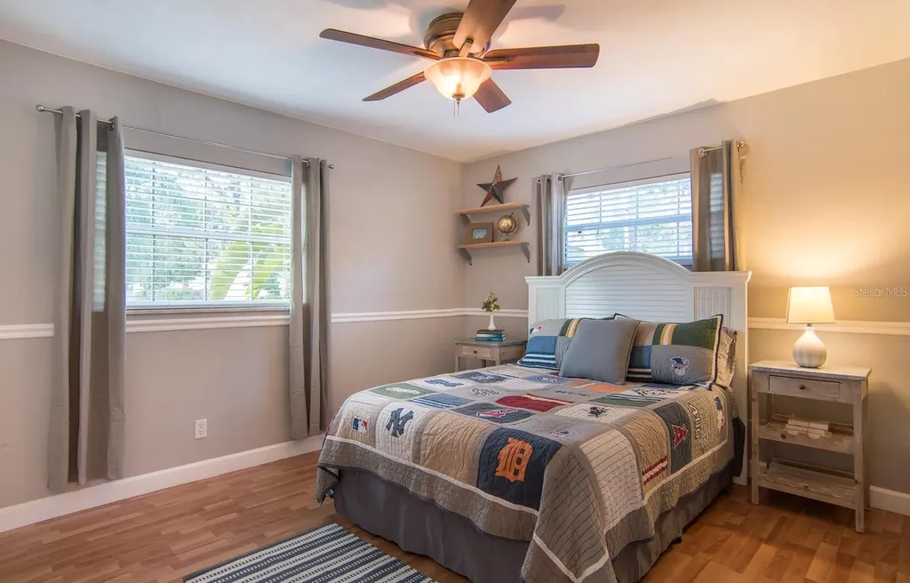 528 59th Way S St Petersburg FL 33707