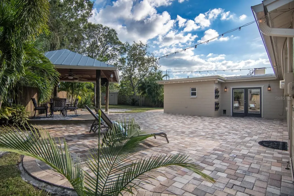 528 59th Way S St Petersburg FL 33707