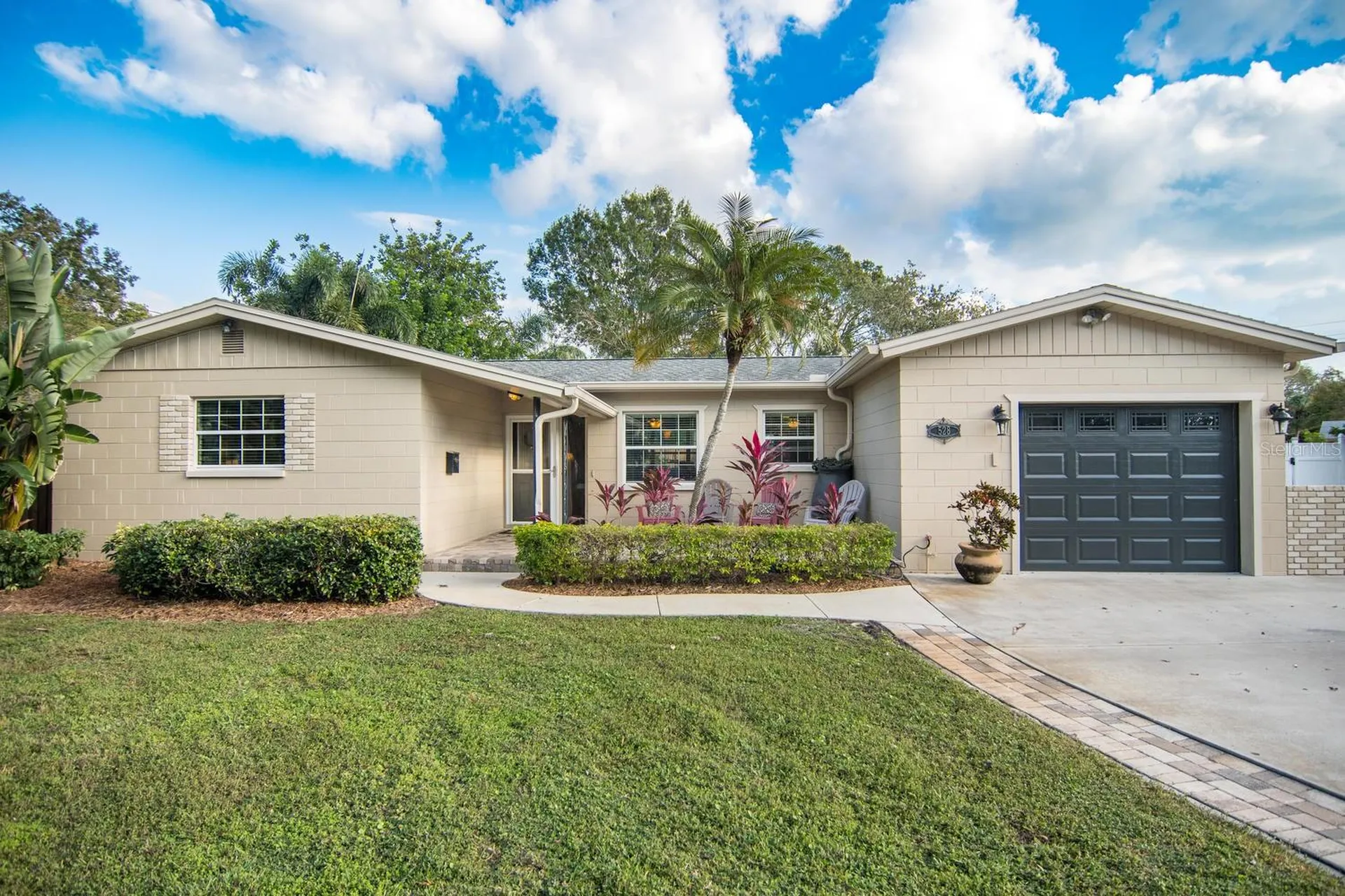 528 59th Way S St Petersburg FL 33707