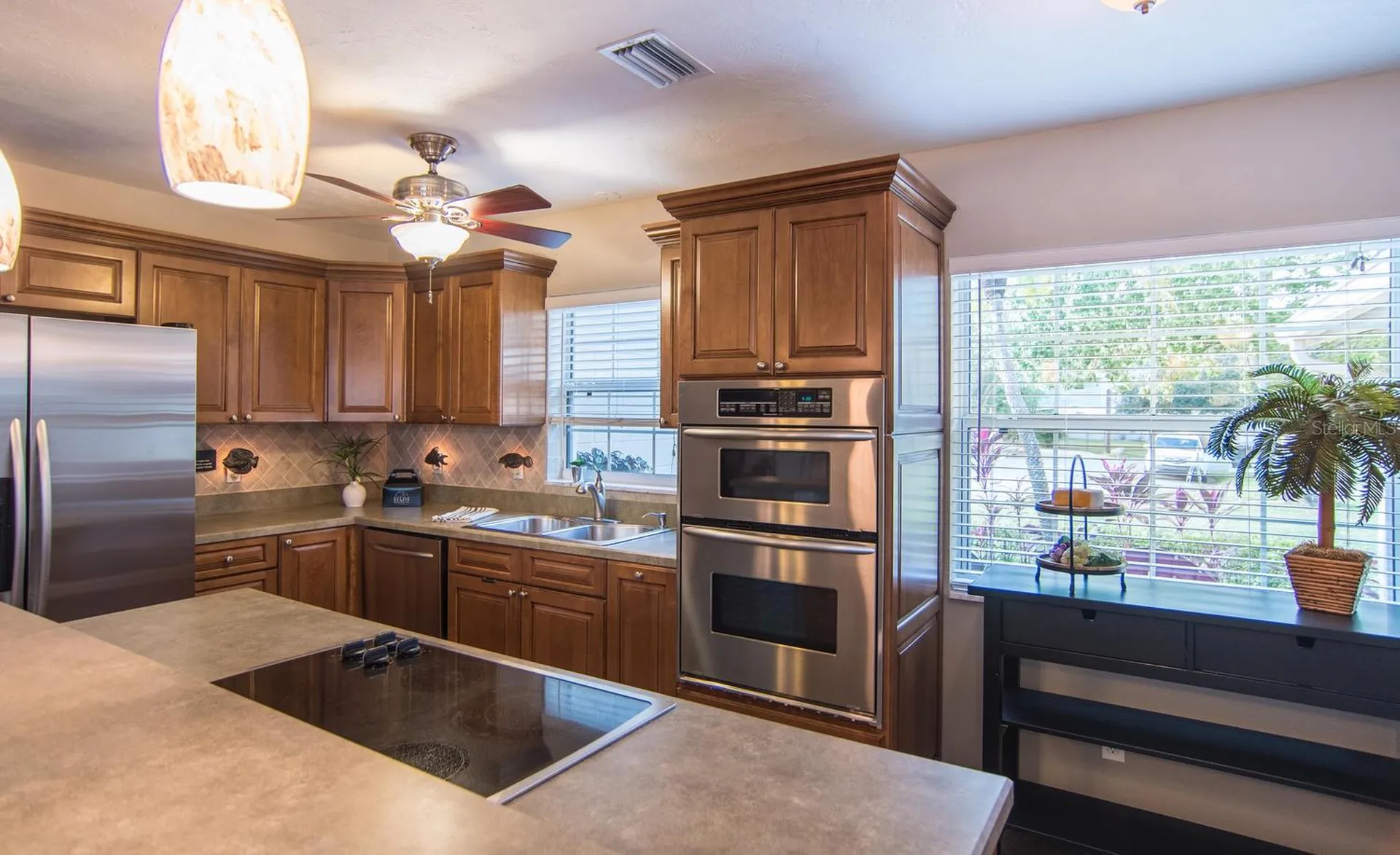 528 59th Way S St Petersburg FL 33707