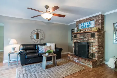 528 59th Way S St Petersburg FL 33707