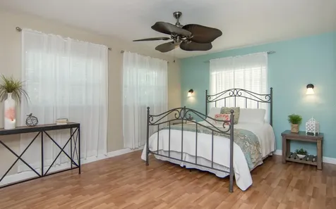 528 59th Way S St Petersburg FL 33707