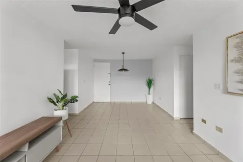 . Cll Regina Medina Guaynabo PR 00969