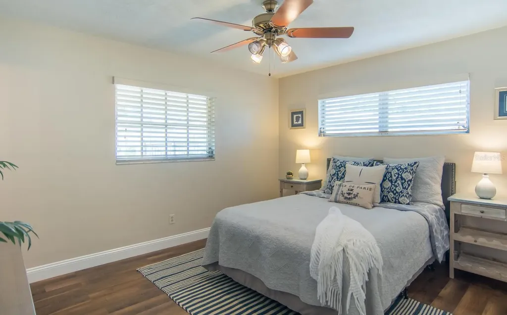 542 59th Way S St Petersburg FL 33707
